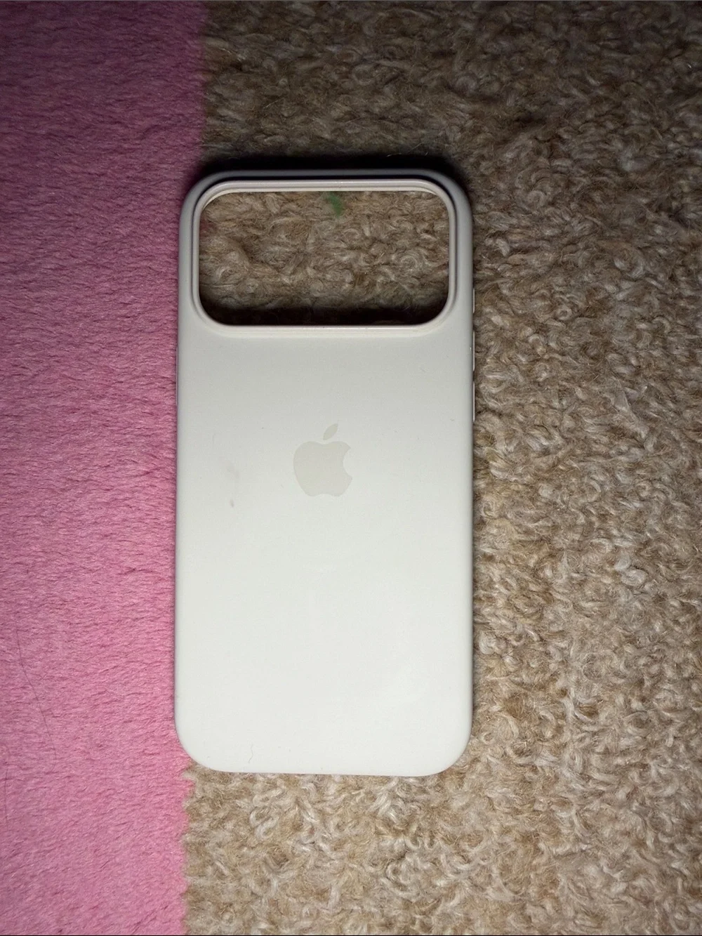 iPhone 17 Pro Max Silicone Case with MagSafe – Vanilla